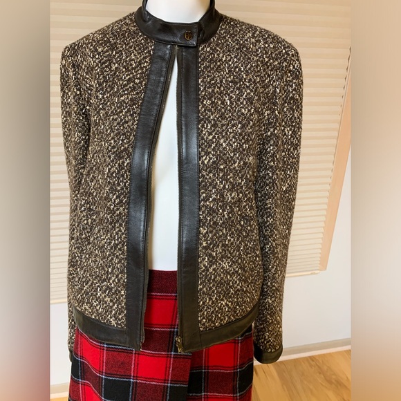 Jones New York Women’s Jacket  100% brown Leather trim.Size:10. Like New - Picture 2 of 8